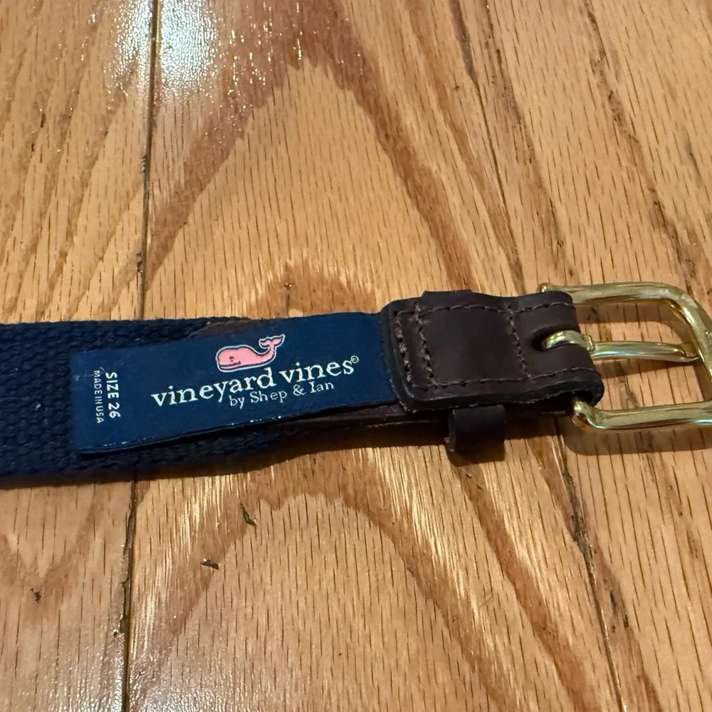 vineyard Vines striped blue and white leather belt size 26